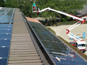 pulizia impianto solare con autocarrata